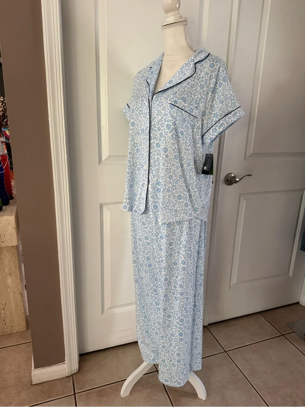 Kate Spade New York Women's Blue Floral Short-Sleeve Pajama Set. Size L.MSRP $78